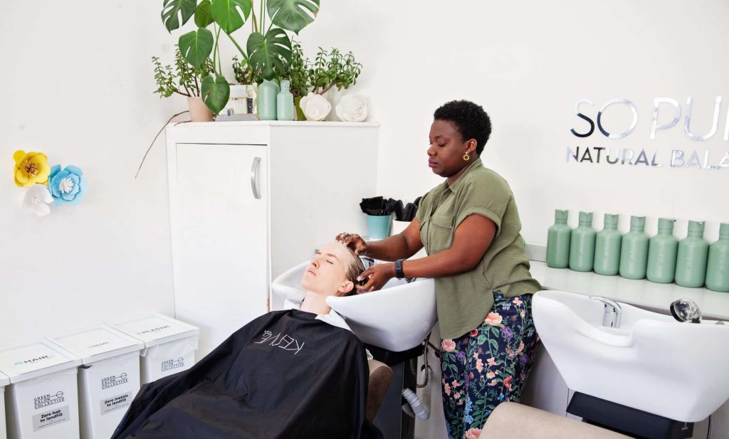 Hairstylist-washing-hair